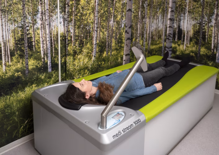 Patientin bei Hydrojet-Massage