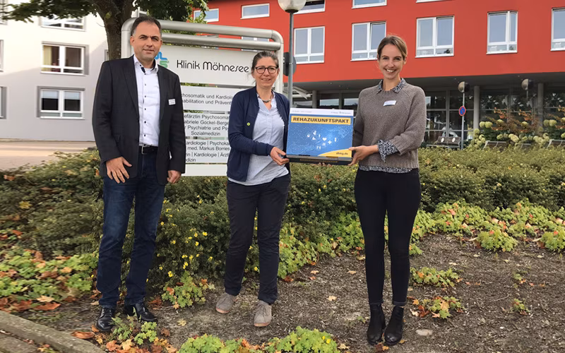 die Bundestagskandidatin Maria Tillmann von Bündnis 90/Die Grünen besucht die Dr. Becker Klinik Möhnesee